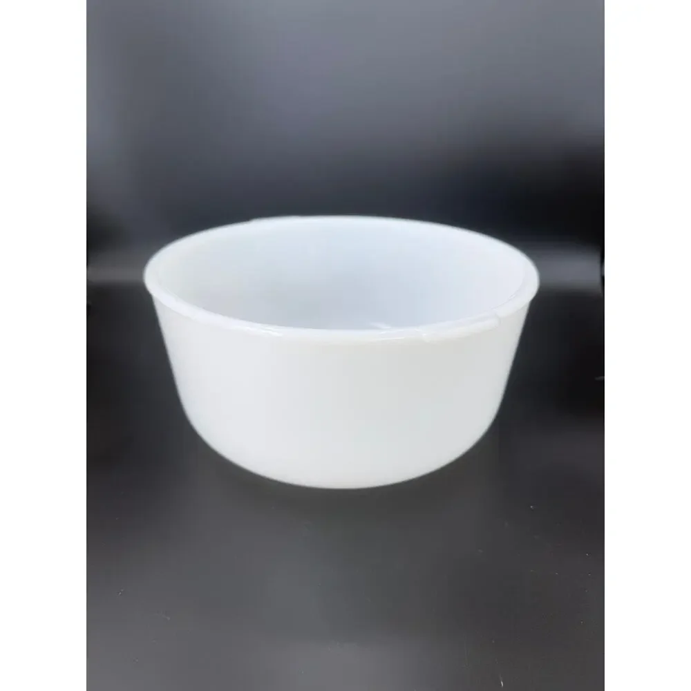 Vintage McKee Glasbake Sunbeam Milk Glass Mixer Bowl 19CJ 9.5 Inch